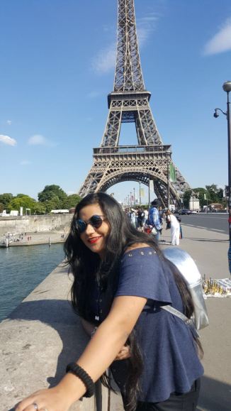 Singing Sensation Swati performs and also gets Awarded atop Eiffel Tower